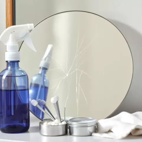 Jak naprawić porysowane lustro od tyłu