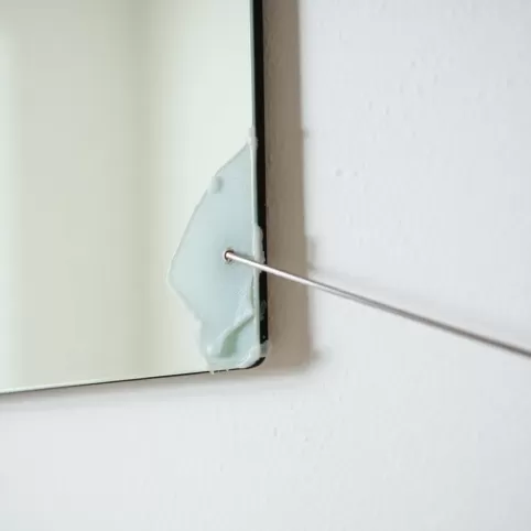 Jak odkleić lustro przyklejone silikonem