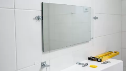 montaż lustra łazienkowego cena